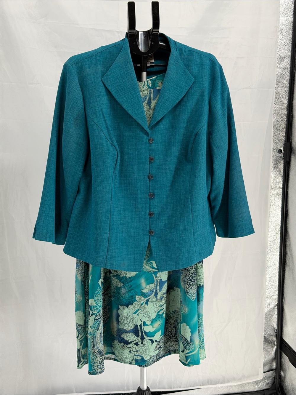 Teal Women's Solid Suit Jacket with Coordinating Paisley Skirt. Size 20W